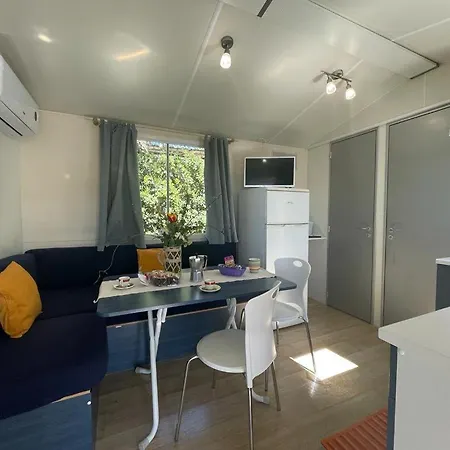 مكان تخييم Camper Village