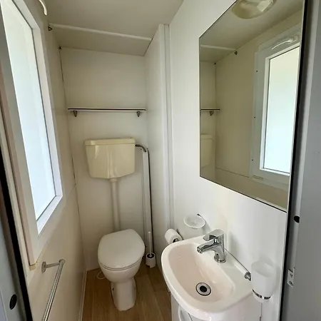Camper Village مكان تخييم *